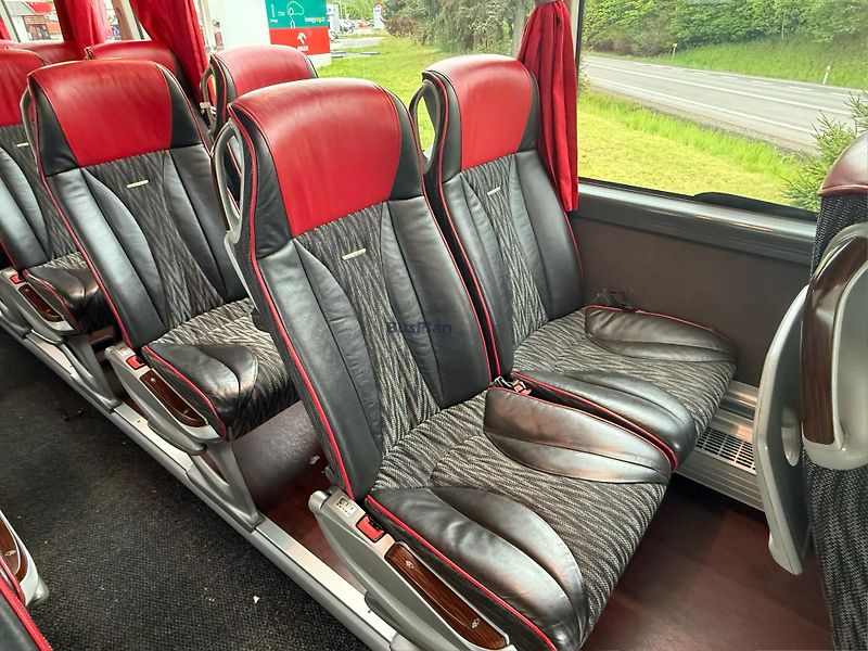 Setra (2015) S516HD TOP VÝBAVA + 980l - fotka 8 z 20