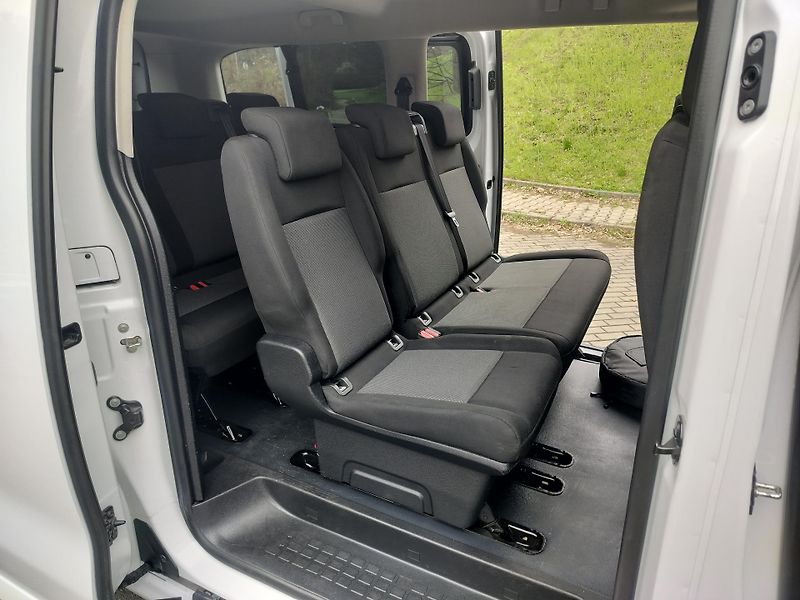 Opel Vivaro e, navigace, 9míst - fotka 22 z 27
