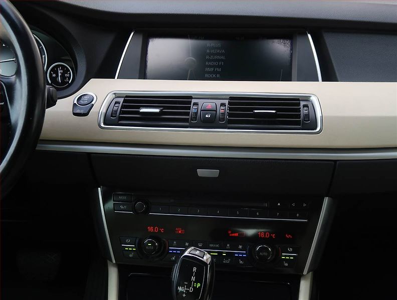 BMW Řada 5 (2012) 530d xDrive GT, 4X4, Automat - fotka 12 z 34