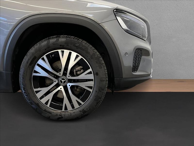 Mercedes-Benz GLB 200 d 4MATIC - fotka 22 z 22