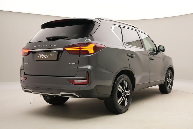 SsangYong Rexton 2.2 CRDi 4WD AUT CZ REZERVACE - fotka 12 z 50