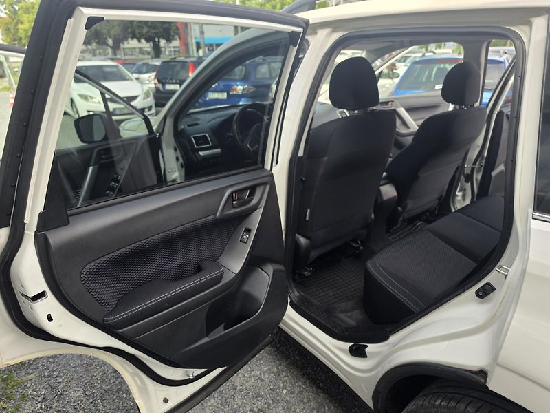 Subaru Forester 2.0 i AWD TZ Kamera  - fotka 8 z 19