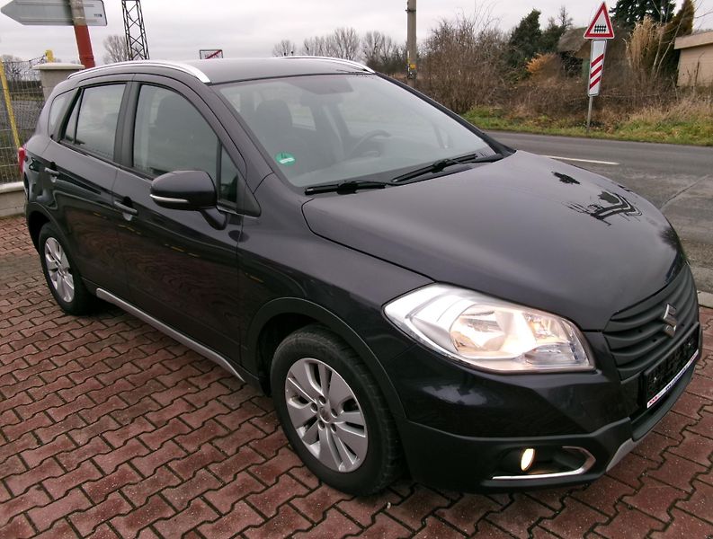 Suzuki SX4 S-Cross (2014) 1,6i AC TEMP VÝHŘEV TAŽNÉ - fotka 11 z 30