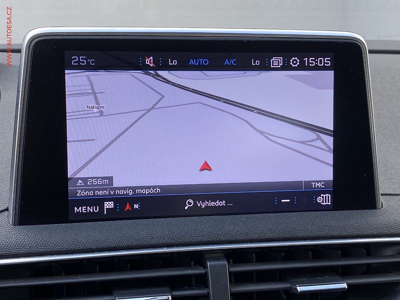 Peugeot 3008 (2018) 1.5 HDi, Allure, navi, kamera - fotka 16 z 16