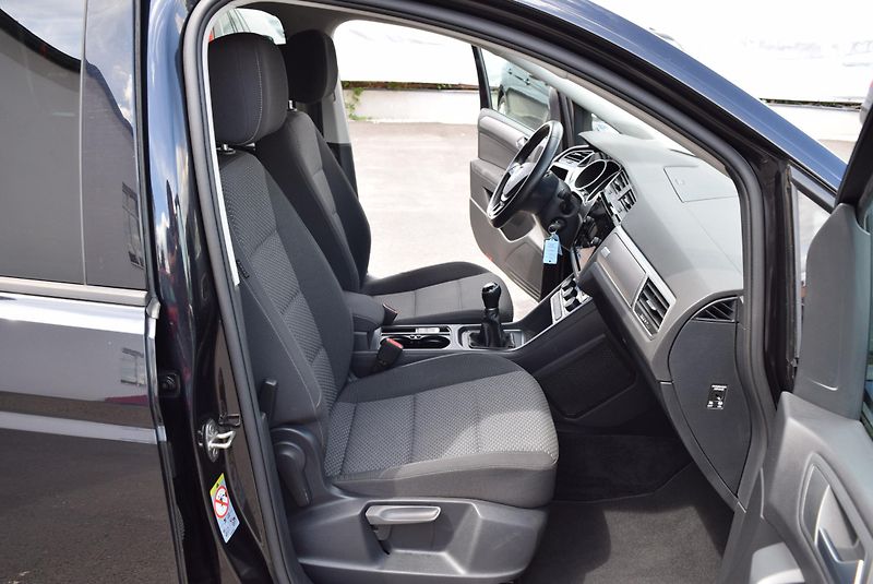 Volkswagen Touran (2016) 1.4TSI 110kw TAŽNÉ 7MÍST WEBAS - fotka 32 z 43