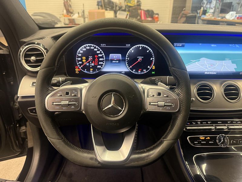 Mercedes-Benz Třídy E 220d AMG  - fotka 13 z 22