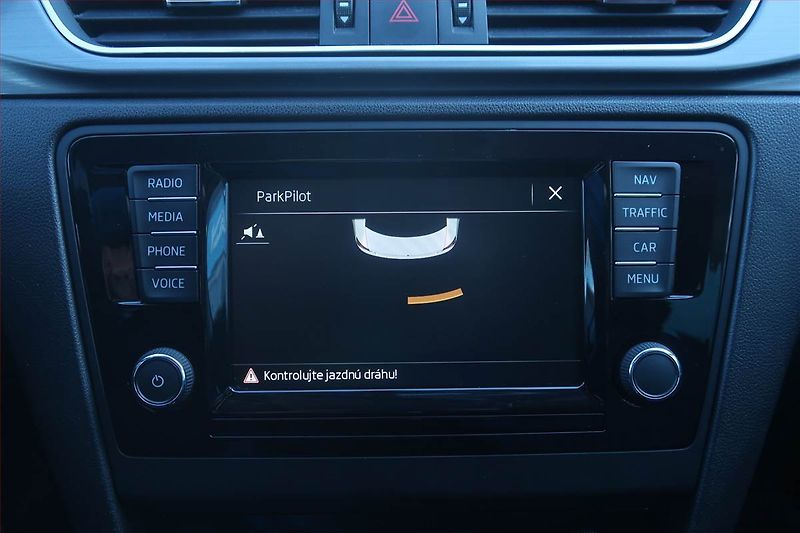 Škoda Rapid (2018) 1.0 TSI, Navi, Tempomat - fotka 16 z 23