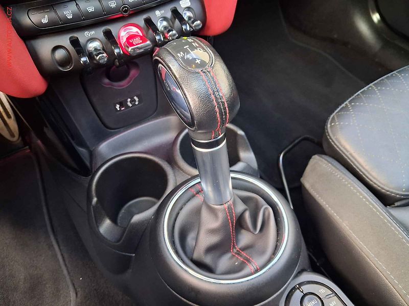 Mini Cooper S (2018) 2.0 i, AT, kůže, panor - fotka 13 z 16