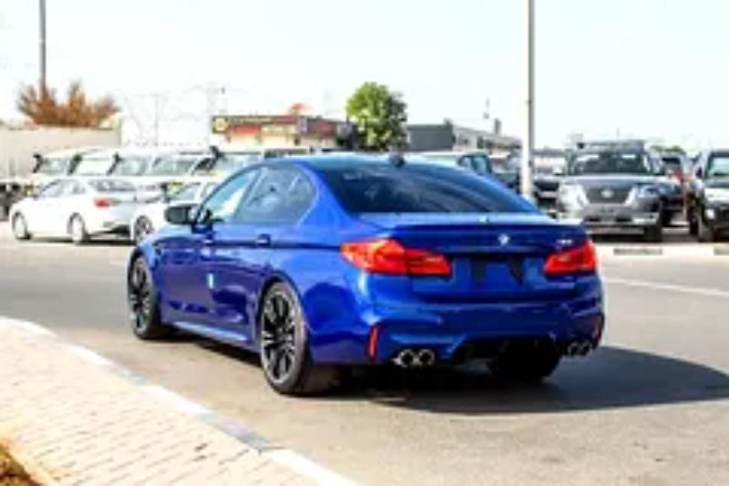 BMW M5 (2018) Sportovní sedan V8 - fotka 6 z 14
