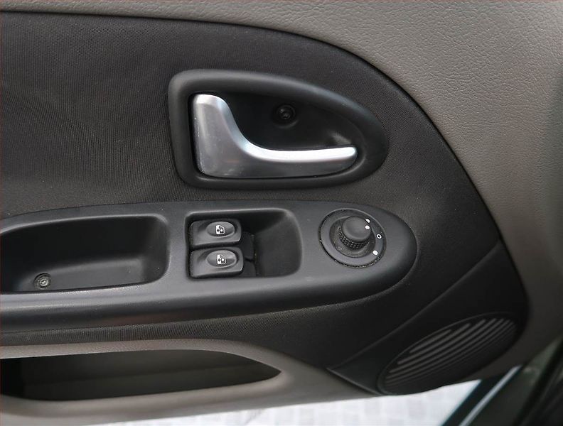 Renault Thalia (2009) 1.2 16V, nová STK, Tažné - fotka 14 z 14