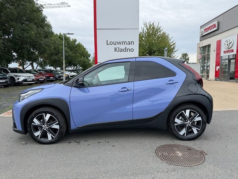 Toyota Aygo 1.5HEV Style Smart - fotka 3 z 9