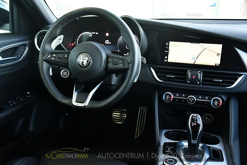 Alfa Romeo Giulia 2.0 TURBO 16V 206kW Q4 VELOCE - fotka 18 z 42
