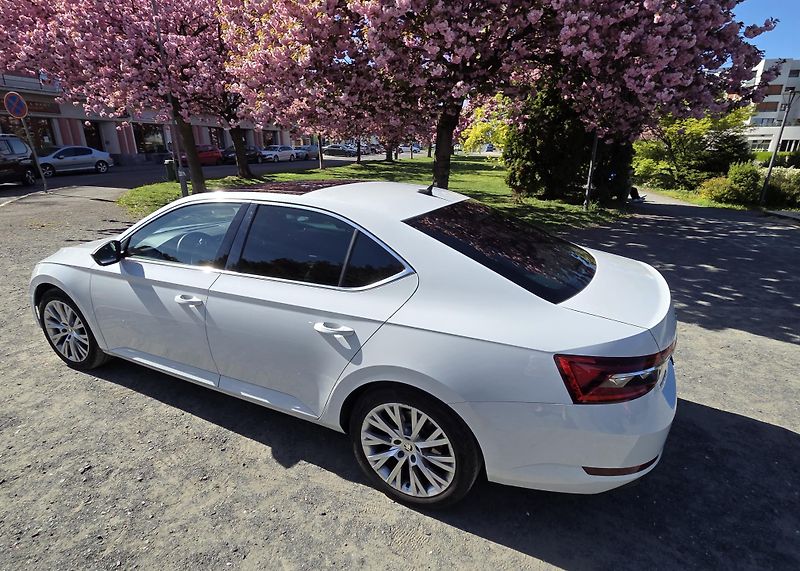 Škoda Superb (2021) 1.5 TSI DSG Style Panorama - fotka 3 z 11