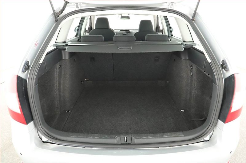Škoda Octavia (2012) 2.0 TDI, Park. senzory - fotka 11 z 12