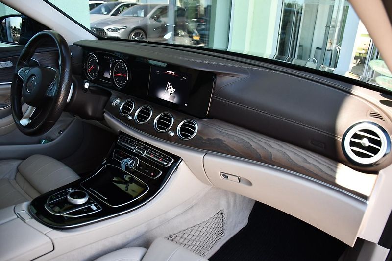 Mercedes-Benz Třídy E 350d - fotka 19 z 42