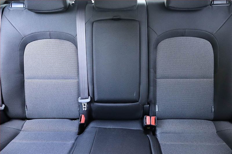 Kia Ceed (2018) Gold 1.4 MPI, Serv.kniha - fotka 10 z 23