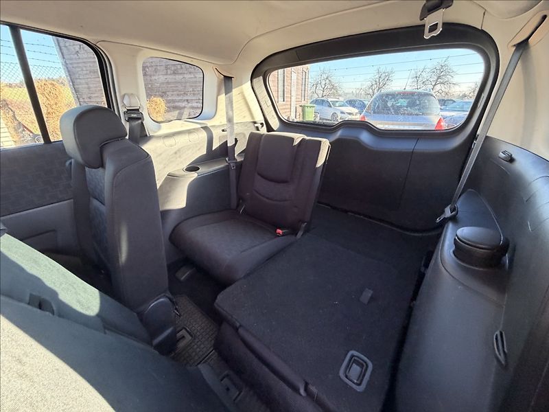 Mazda 5 2,0 CD110 7MÍST TAŽNÉ 81kW - fotka 18 z 25