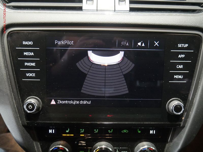 Škoda Octavia (2018) 1.4 TSi, ČR, LED - fotka 16 z 19