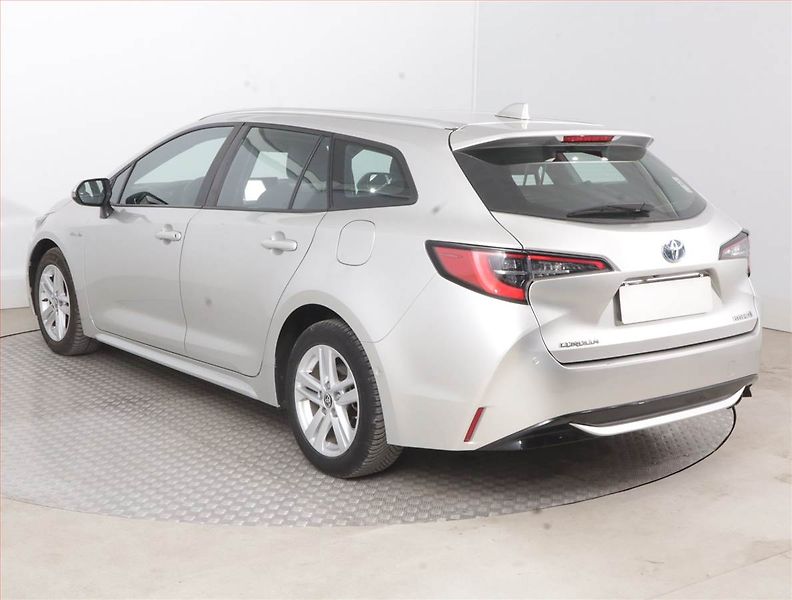 Toyota Corolla (2021) 2.0 Hybrid - fotka 4 z 15