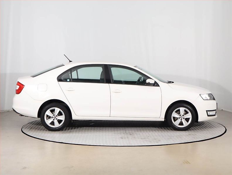Škoda Rapid (2017) 1.2 TSI, Park. senzory - fotka 6 z 18