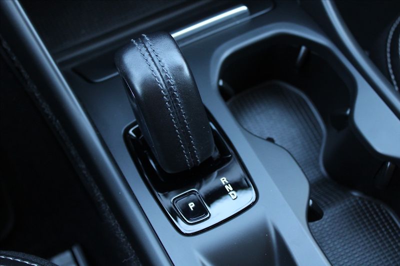 Volvo XC40 2,0 T4  1MAJ,4x4,MOMENTUM PRO - fotka 20 z 43