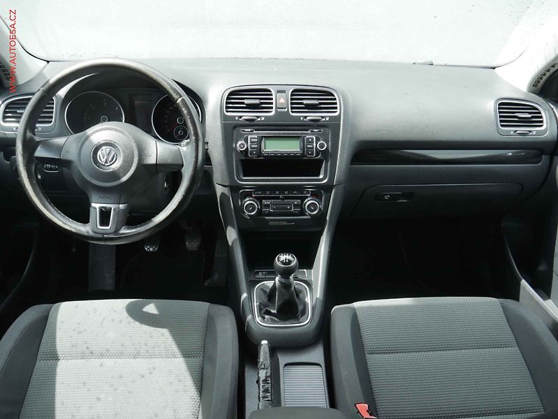 Volkswagen Golf (2010) 1.6TDi, Klima - fotka 8 z 14
