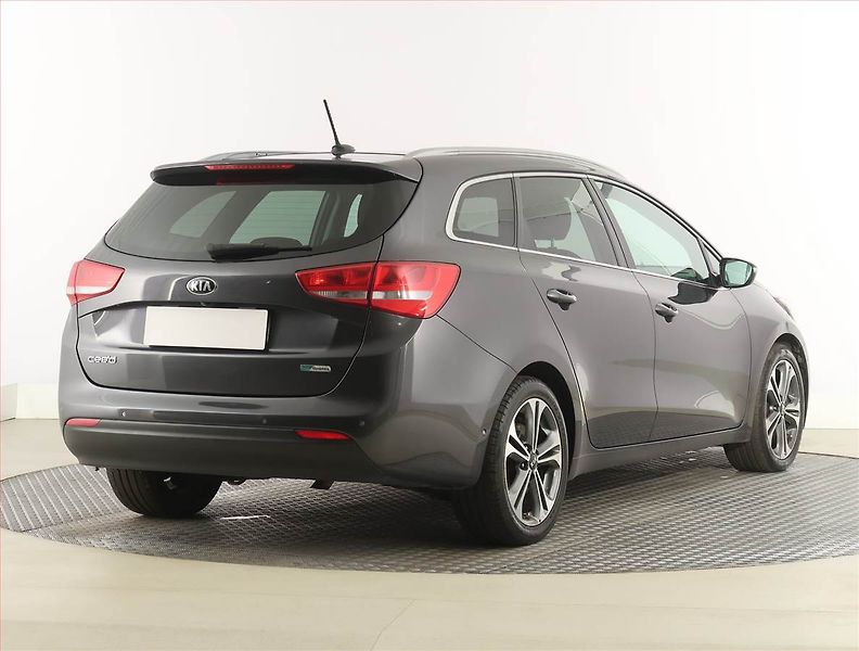 Kia Ceed (2015) 1.6 CRDi, Navi, Xenony - fotka 5 z 23