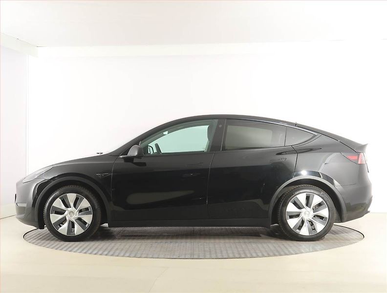 Tesla Model Y (2022) Long Range AWD 79kWh, SoH 88% - fotka 3 z 33