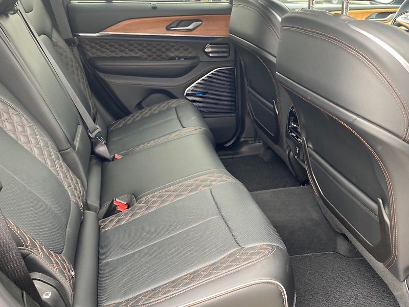 Jeep Grand Cherokee (2025) Summit Reserve 2,0(280kW)BA+EL - fotka 8 z 39