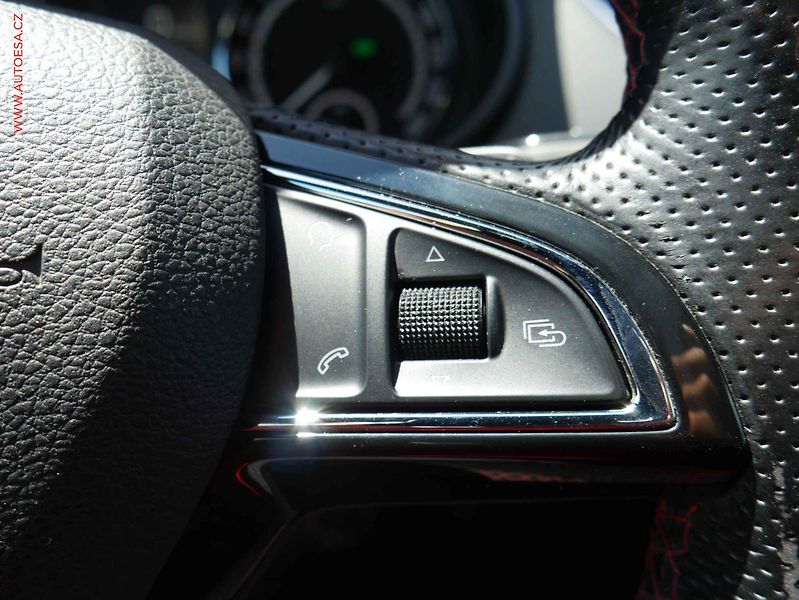 Škoda Octavia (2014) 2.0TDi, DSG, navi, bixen - fotka 15 z 21