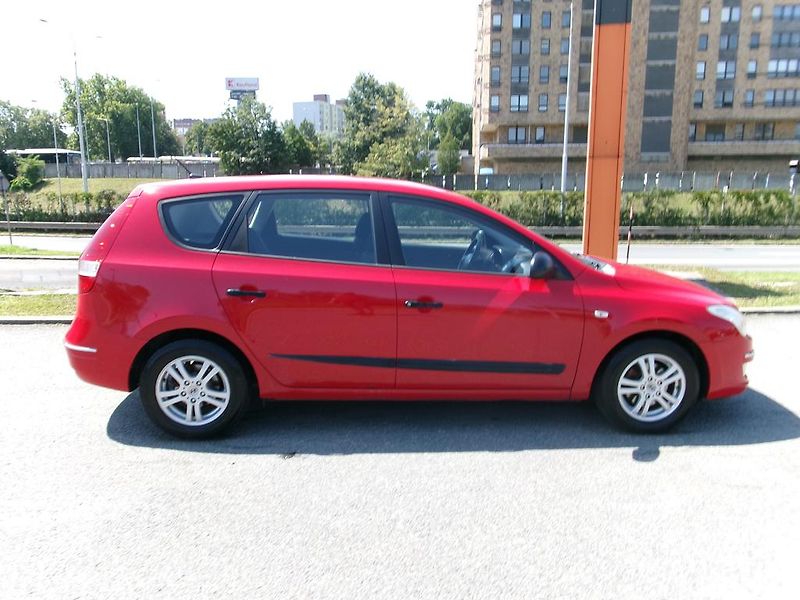 Hyundai i30 (2009) CW 1.6 CRDi KOUPENO ČR - fotka 5 z 10