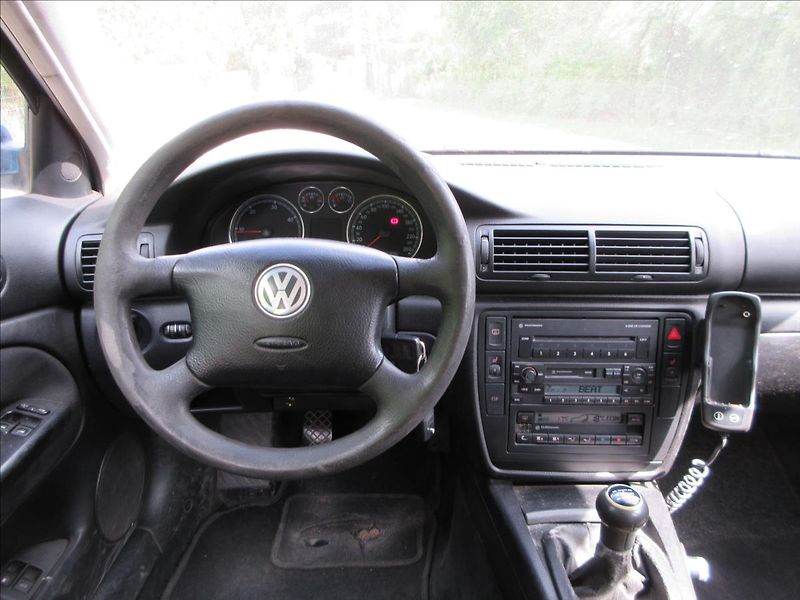 Volkswagen Passat 1,9 TDi, Klima, Vyhř. sed. - fotka 17 z 25