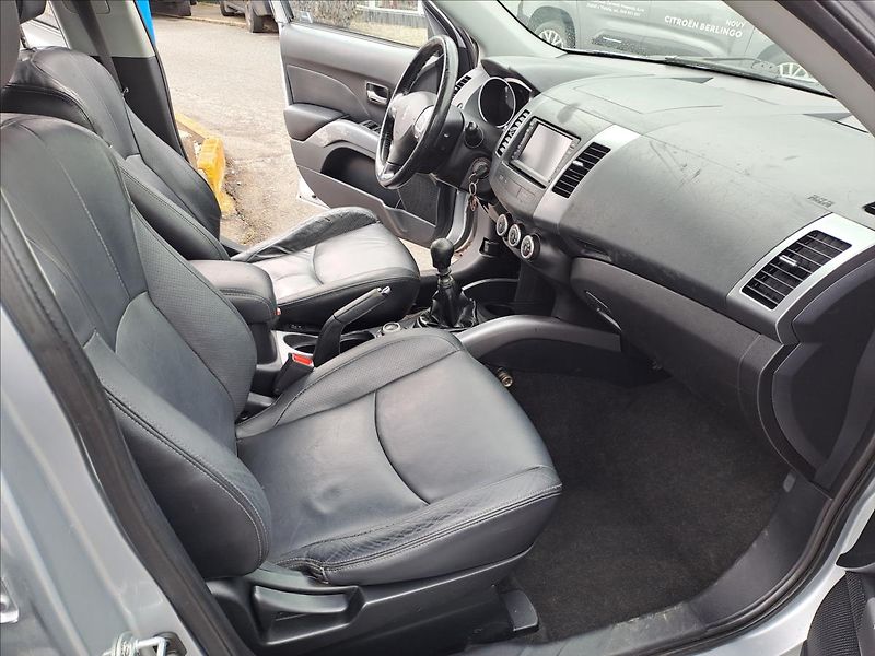 Peugeot 4007 2,2 HDI 4WD KŮŽE - fotka 8 z 17
