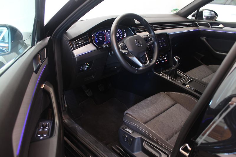 Volkswagen Passat (2023) 2.0TDI R-Line Paket Nez.Topení - fotka 15 z 41