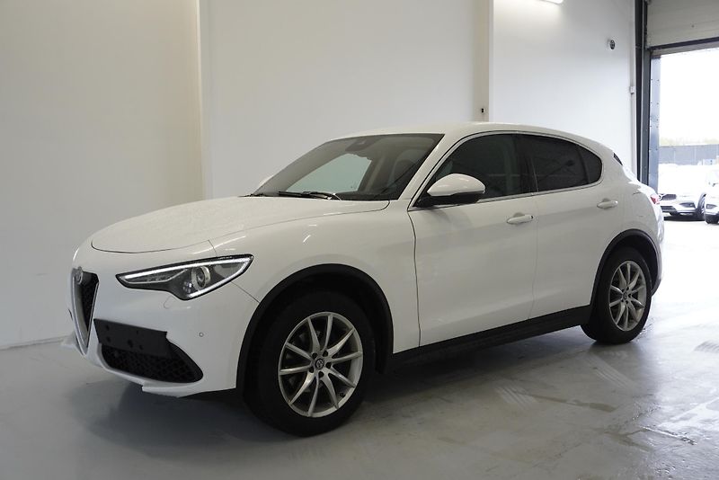 Alfa Romeo Stelvio 2.0 TB 280PS Q4 AUT. - fotka 1 z 29