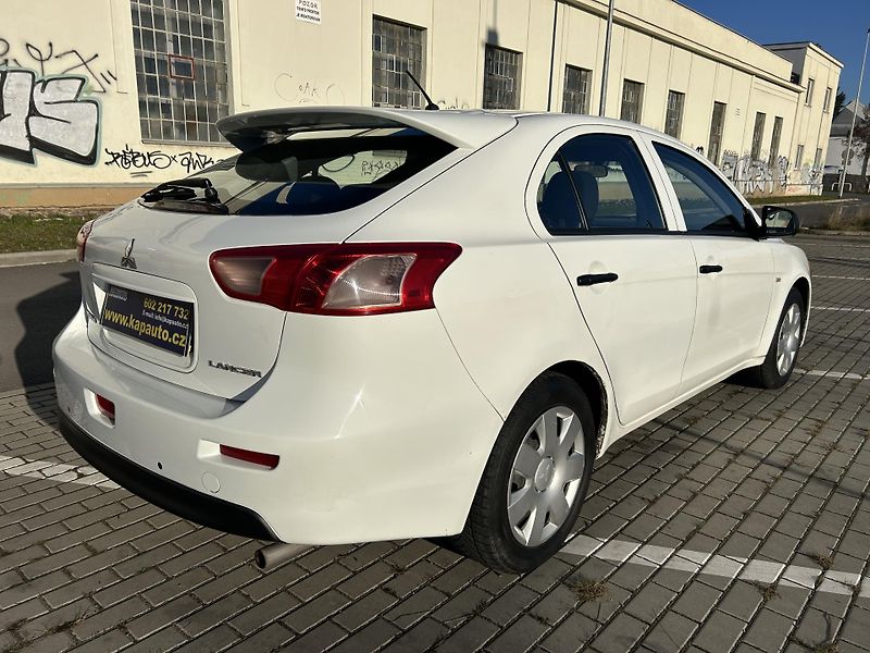 Mitsubishi Lancer 1.6 i MIVEC Sportback - fotka 9 z 39