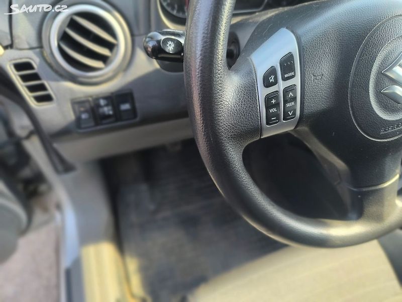 Suzuki SX4 4X4,KRÁSNÝ,105KM,1MAJ92,VÝBAVA - fotka 18 z 26