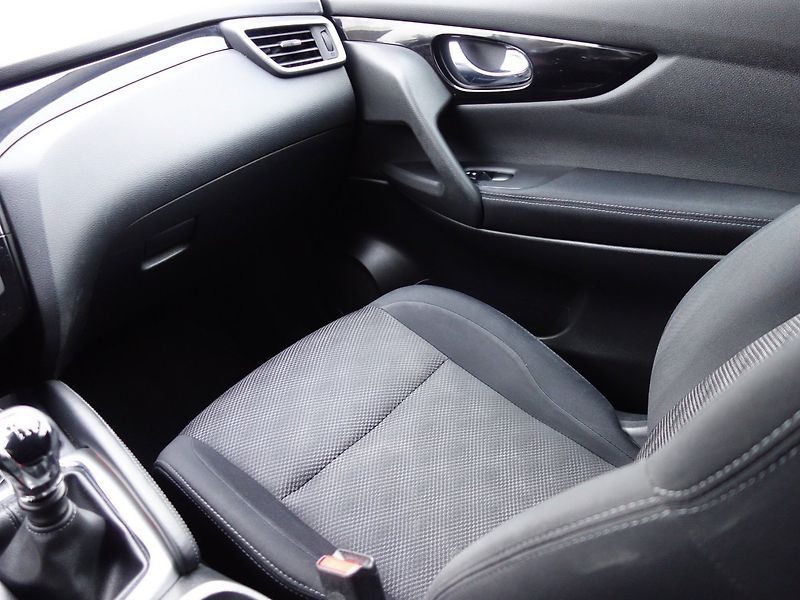 Nissan Qashqai (2017) 1.5dCi 81kW 6MAN -VÝBAVA! - fotka 14 z 42