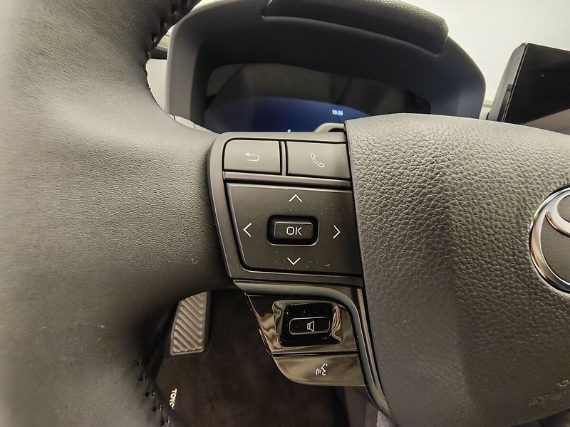 Toyota C-HR 2.0 Plug - in Hybrid ( 220k ) - fotka 24 z 37