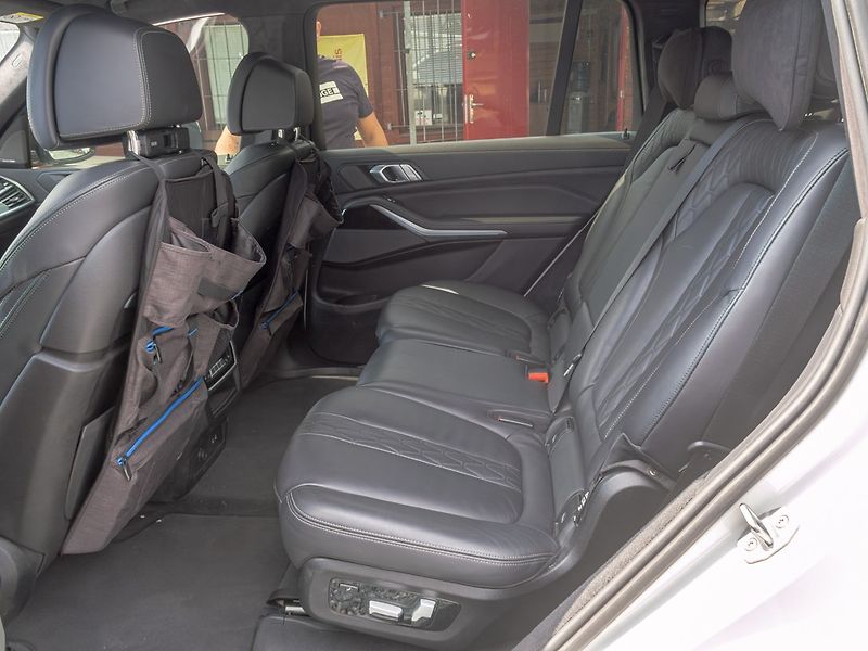 BMW X7 (2019) ČR 3.0i 250KW 7sed – INDIVIDUÁ - fotka 38 z 49