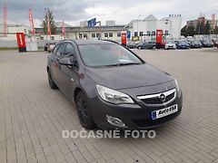 Opel Astra (2011) 1.7 CDTi, 2.maj, AC, výhřev - fotografie inzerátu