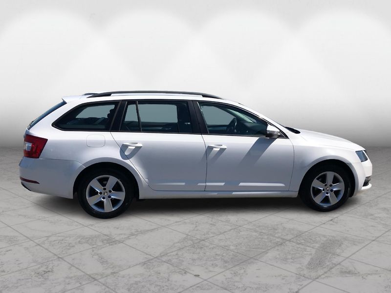 Škoda Octavia Combi 1.6 TDi Ambition - fotka 8 z 26