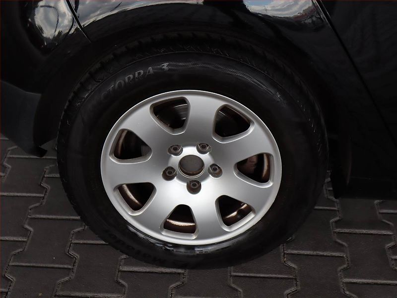 Volkswagen Golf (2005) 1.4 16V, nová STK, dobrý stav - fotka 14 z 15