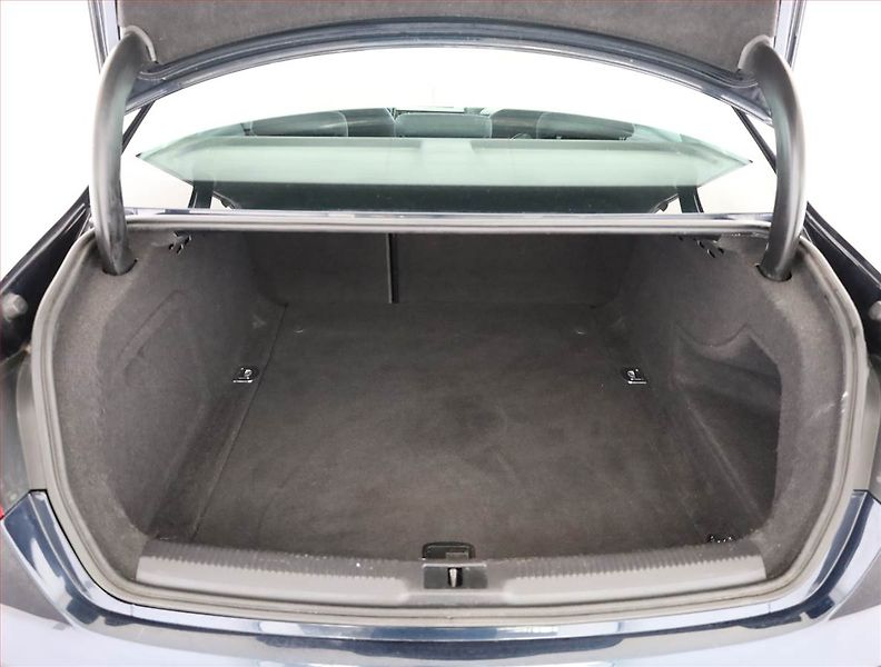 Audi A4 (2010) 2.0 TDI, nová STK, jezdí dobře - fotka 17 z 18