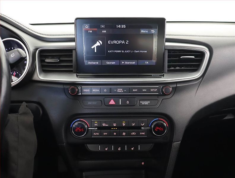 Kia Ceed (2019) 1.4 T-GDI, Serv.kniha, Xenony - fotka 12 z 22