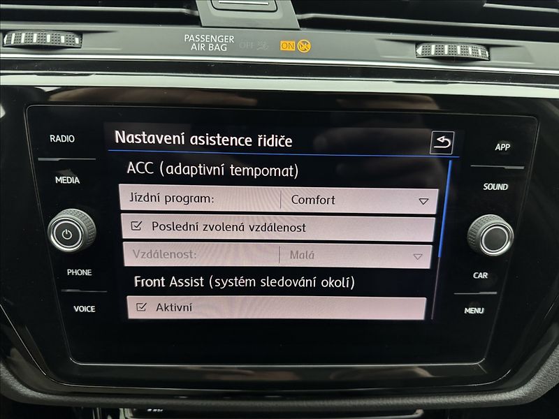 Volkswagen Touran 1,4 DSG KAMERA TAŽNÉ 1.MAJ ČR - fotka 18 z 38