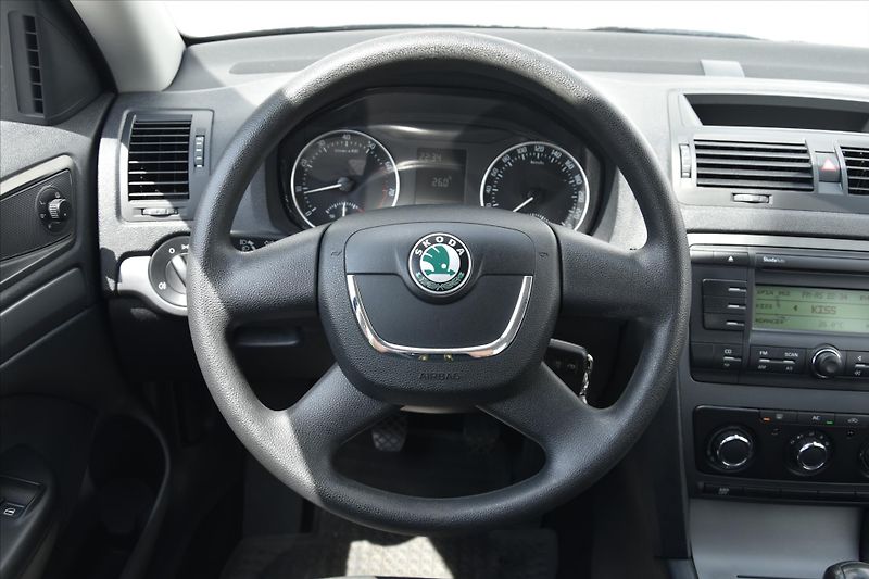Škoda Octavia 1.4 MPI 80 TKM 1.MAJITEL ČR - fotka 13 z 18