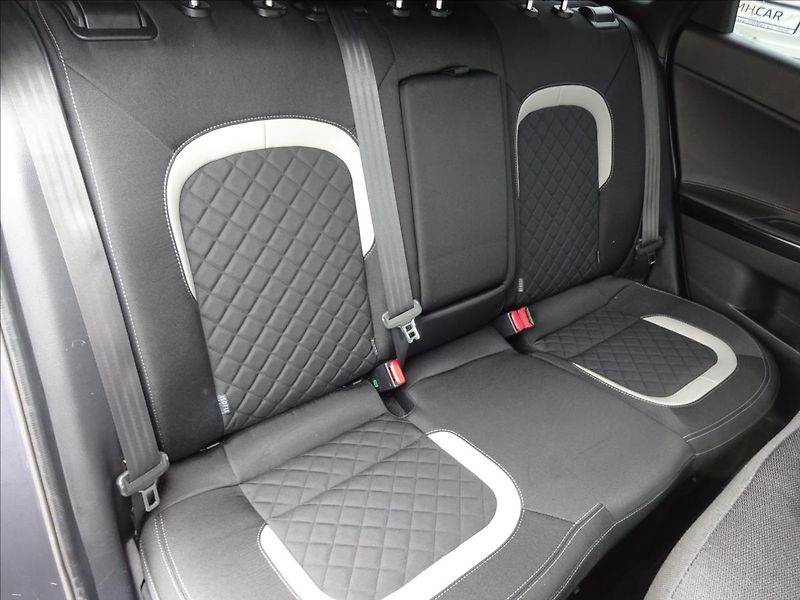 Kia Ceed 1,6 CRDi 100kW GT LINE - fotka 27 z 50