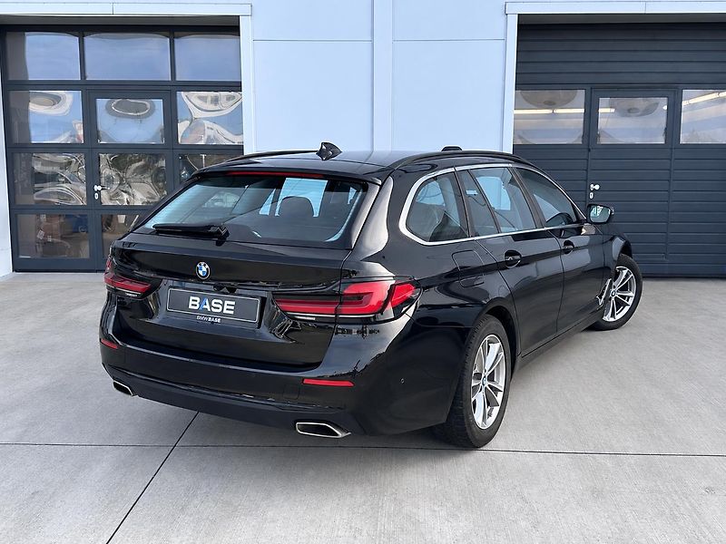 BMW Řada 5 520d Touring, Head-up, Tažné - fotka 4 z 26