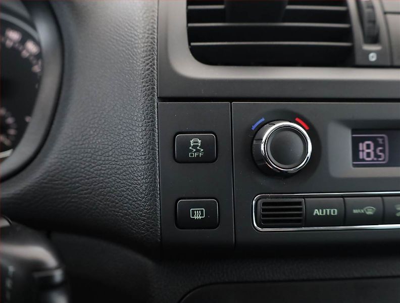 Škoda Roomster (2010) Sport 1.6 TDI - fotka 13 z 17